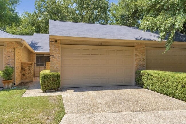 property at 7211 Lakewood Dr