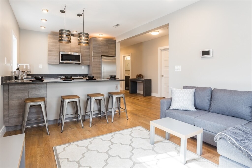 40 Champney St in Boston, MA - Building Photo