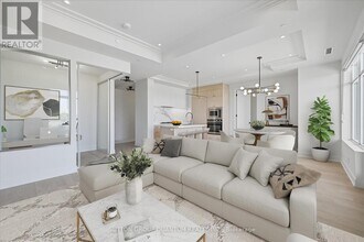 123 Maurice Dr in Oakville, ON - Building Photo - Building Photo