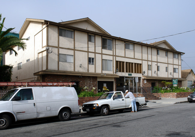 Crestmont apartments in Hawthorne, CA - Building Photo - Building Photo