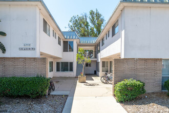 The Meadows Apartments in Goleta, CA - Foto de edificio - Building Photo