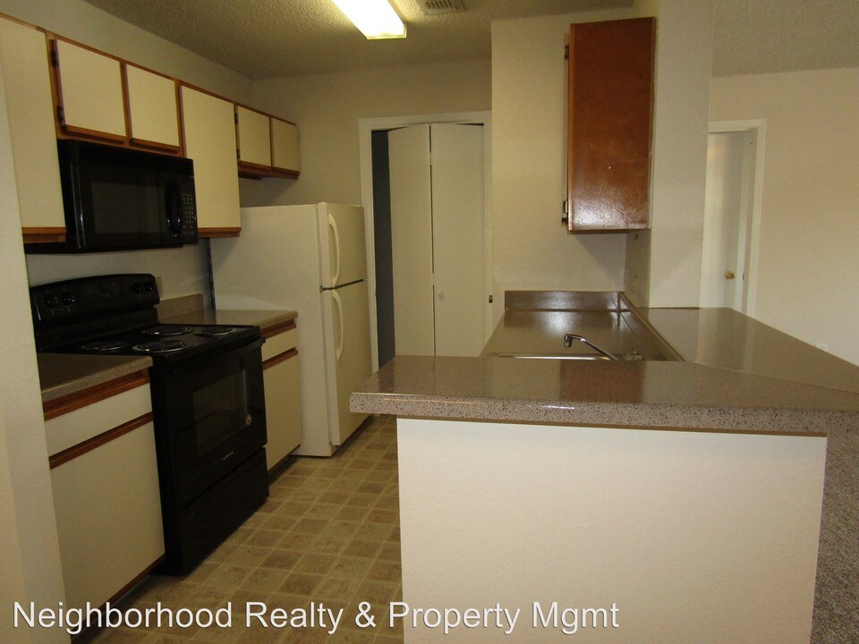 8911 Schick Rd in Austin, TX - Building Photo