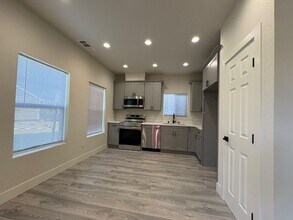 616 1/2 Mormon St in Folsom, CA - Foto de edificio - Building Photo