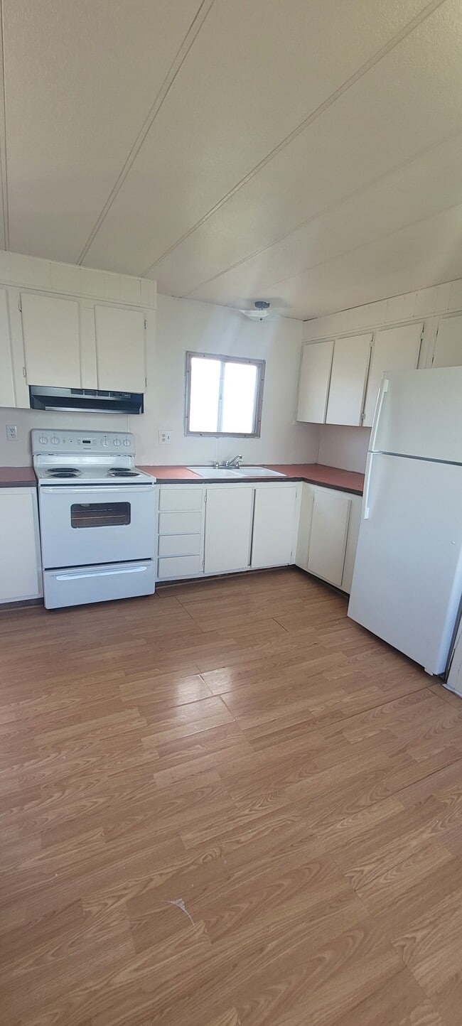 property at 421 N Hooper Ave