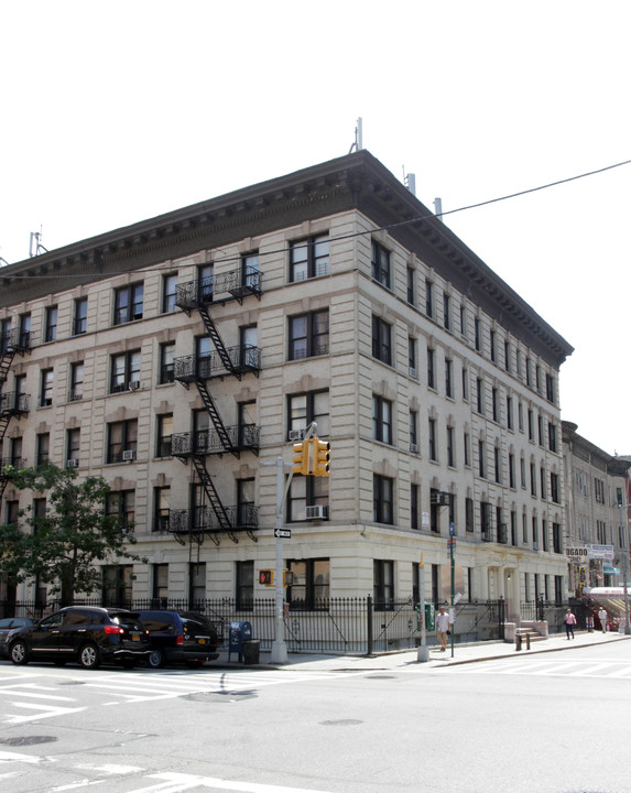 121 Wadsworth Ave in New York, NY - Building Photo