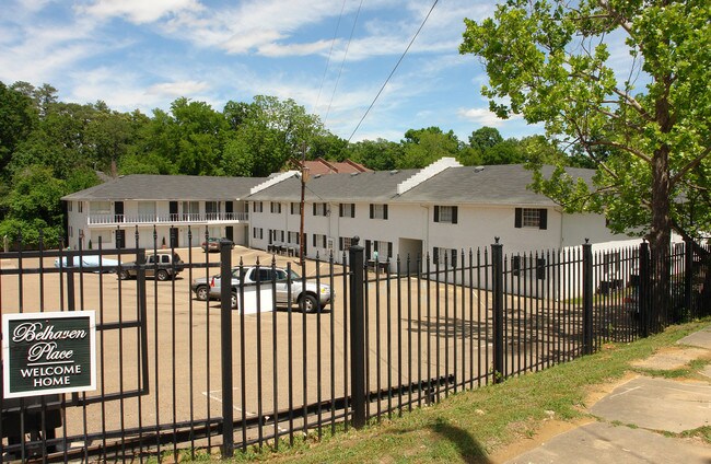 Belhaven Place in Jackson, MS - Foto de edificio - Building Photo