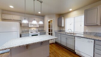 18324 80th Ave E in Puyallup, WA - Building Photo