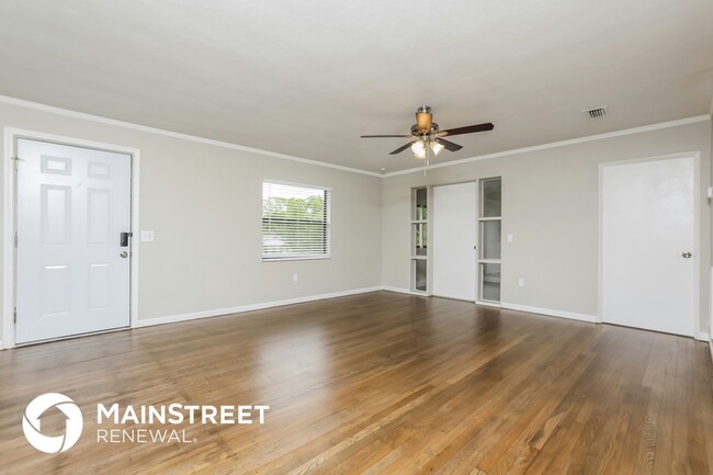 221 Edwards Ave in Orange City, FL - Building Photo - Building Photo