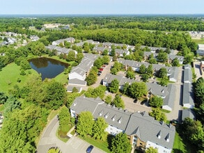 Hunters Hollow Apartments in Strongsville, OH - Foto de edificio - Building Photo
