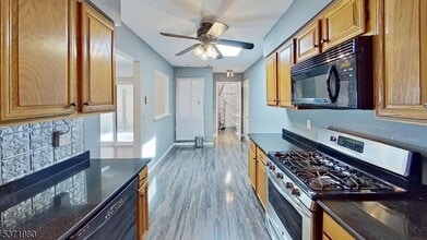 5 Sudbury Ct in East Brunswick, NJ - Building Photo - Building Photo