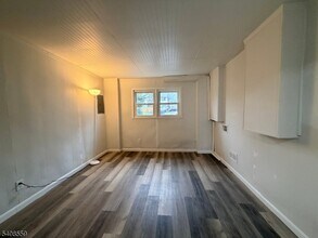 260 Everett Rd in Parsippany Troy Hills, NJ - Building Photo - Building Photo