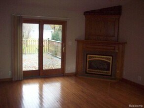 4790 Elizabeth Lake Rd in Waterford Township, MI - Building Photo - Building Photo