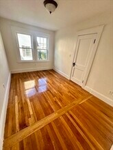 253 Brown St, Unit 1 in Waltham, MA - Building Photo - Building Photo