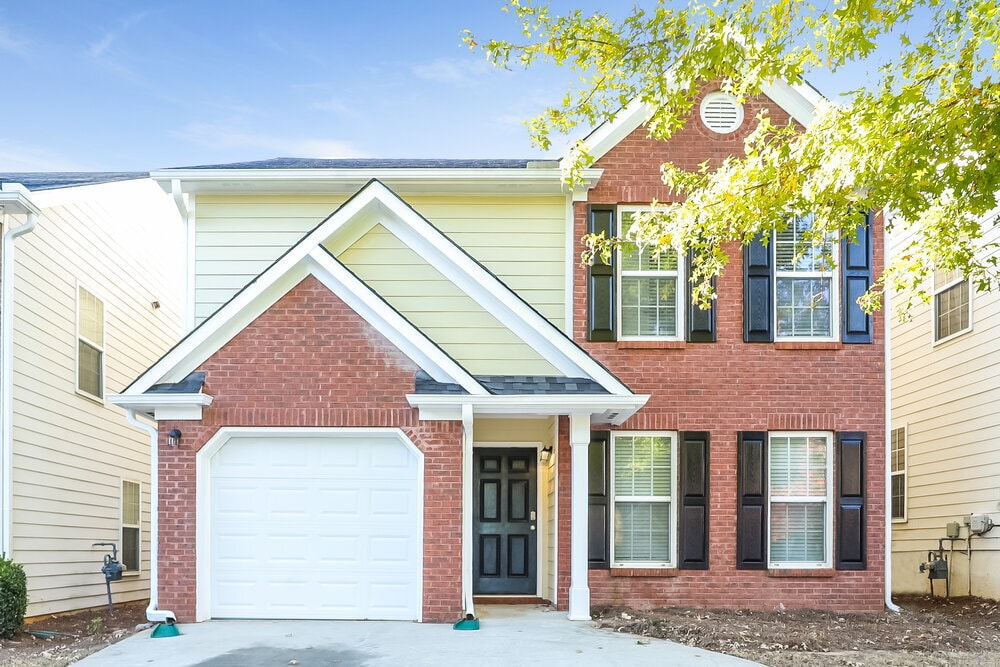 9525 Lakeview Rd in Union City, GA - Foto de edificio