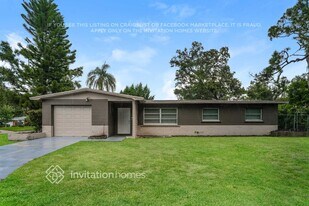 7990 22nd Ave N in St. Petersburg, FL - Building Photo