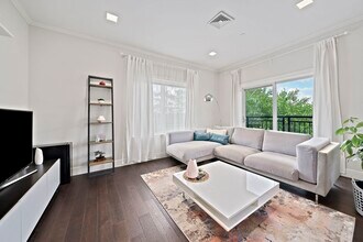 320 Maverick St in Boston, MA - Building Photo - Building Photo
