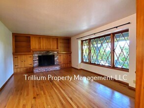 12424 SW Lesser Rd in Portland, OR - Building Photo - Building Photo