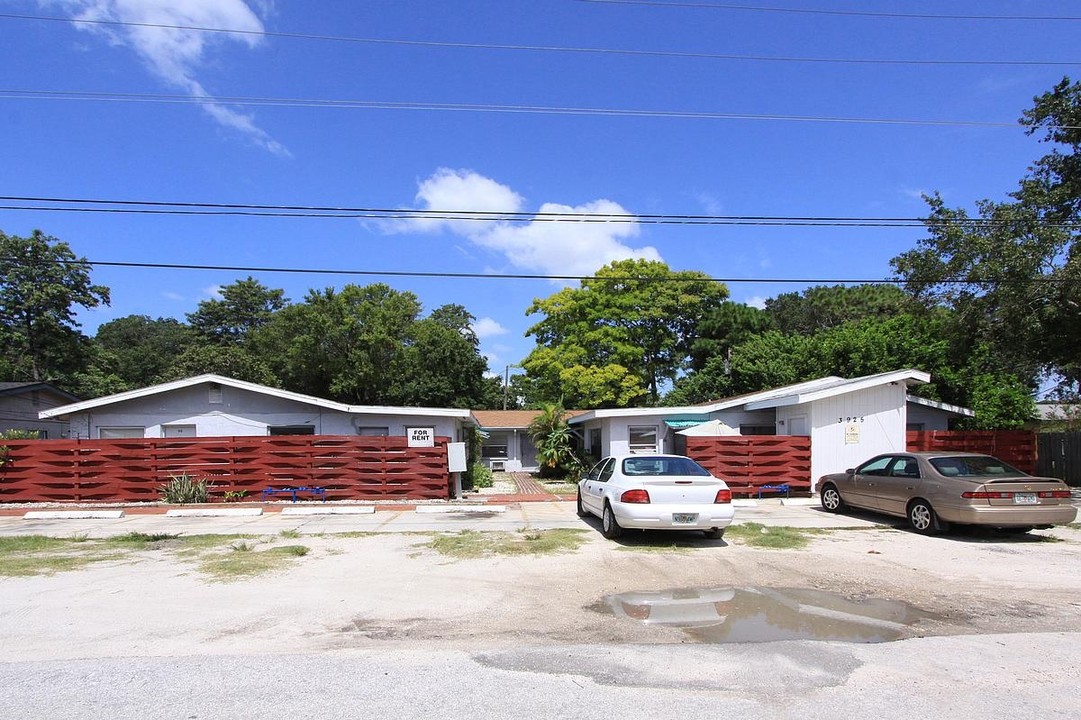 3925 Mohr Ave N in St. Petersburg, FL - Building Photo