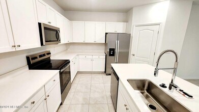 307 Redbud Rd in Palm Coast, FL - Building Photo - Building Photo