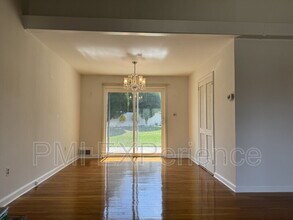 6108 Lone Oak Dr in Bethesda, MD - Building Photo - Building Photo