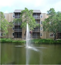 Royal Palms at Lauderhill in Lauderhill, FL - Foto de edificio - Building Photo