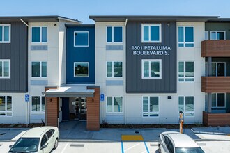 Petaluma River Place in Petaluma, CA - Building Photo - Building Photo