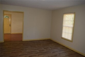 475 Holly Ridge Dr NW in Lilburn, GA - Building Photo - Building Photo