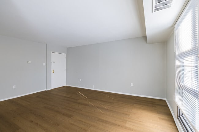 Bristol Gardens Apartments in Bristol, PA - Building Photo - Interior Photo