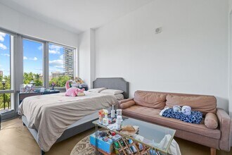 75 Park Ln S in Jersey City, NJ - Building Photo - Building Photo