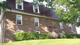 261 Meadowview Dr in Frankfort, KY - Building Photo