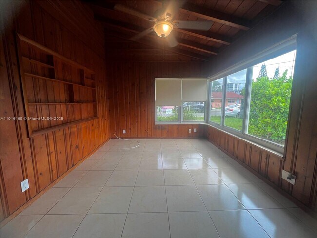 206 SE 10th St in Hallandale Beach, FL - Building Photo - Building Photo