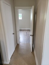 410 Ramsdell St, Unit 410.5 Upstairs in Manistee, MI - Building Photo - Building Photo