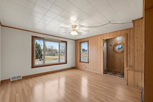 25 E Chestnut Ave in Cortland, IL - Building Photo - Building Photo