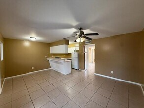 2201 N Grand Blvd in Pearland, TX - Foto de edificio - Building Photo
