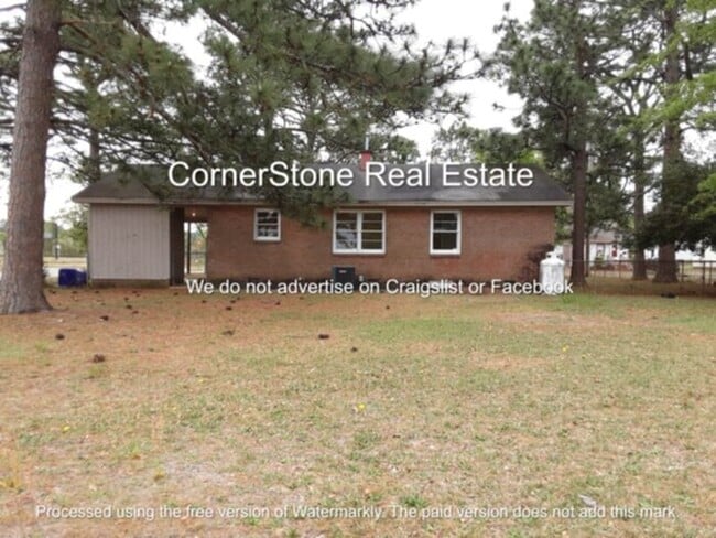 709 Poe Ave in Spring Lake, NC - Foto de edificio - Building Photo