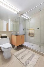 8 Spruce St in New York, NY - Building Photo - Building Photo