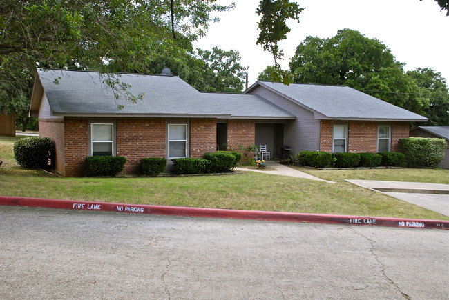 Alvarado Heights Apartments in Alvarado, TX - Building Photo - Building Photo