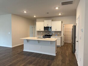 1131 37th Ave Lane NE in Hickory, NC - Building Photo - Building Photo