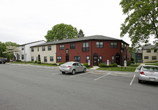 Will-O-Hill Apartments in Reading, PA - Foto de edificio - Building Photo