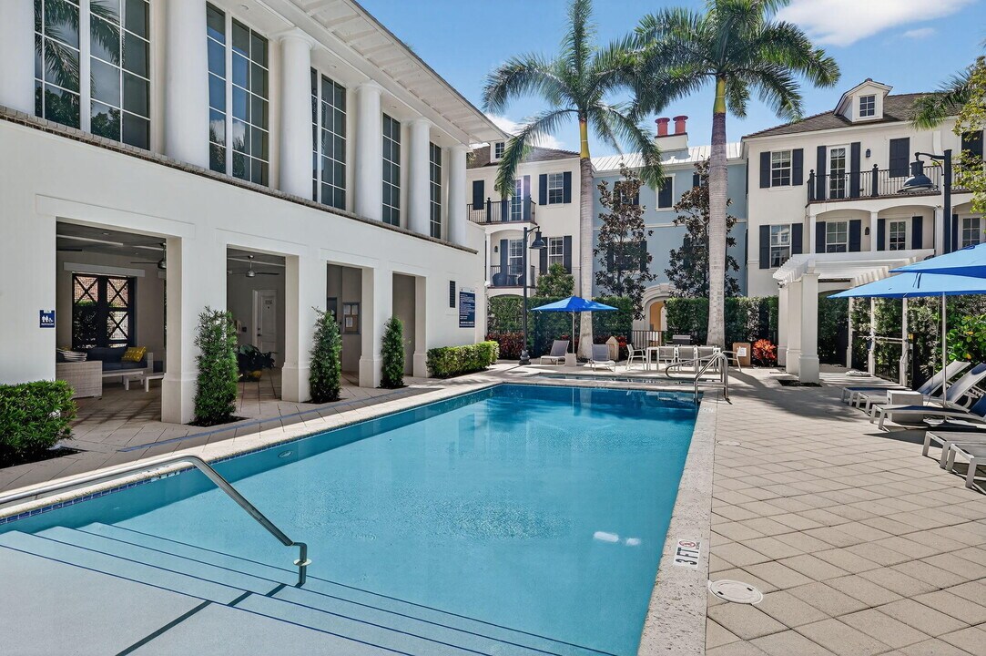 121 Lily Ln in Delray Beach, FL - Building Photo