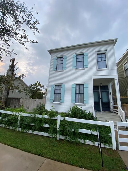 2121 Avenue K in Galveston, TX - Building Photo