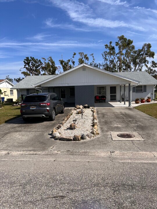 191 Golf Club Ln, Unit 191 Golf Club Lane in Venice, FL - Building Photo