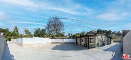 9701 Wheatland Ave in Los Angeles, CA - Building Photo - Building Photo