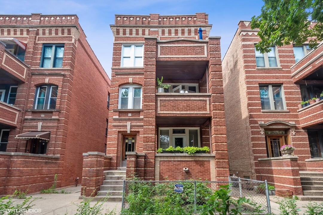 2322 W Rice St in Chicago, IL - Building Photo