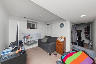 2341 W Montana St in Chicago, IL - Building Photo - Building Photo