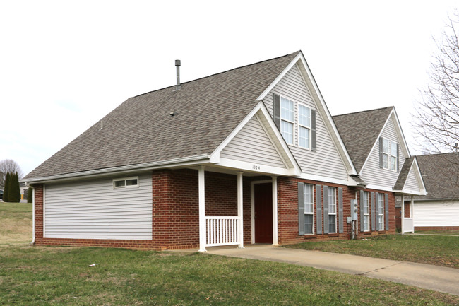 Vaughan Village Apartments in Elizabethtown, KY - Building Photo - Building Photo