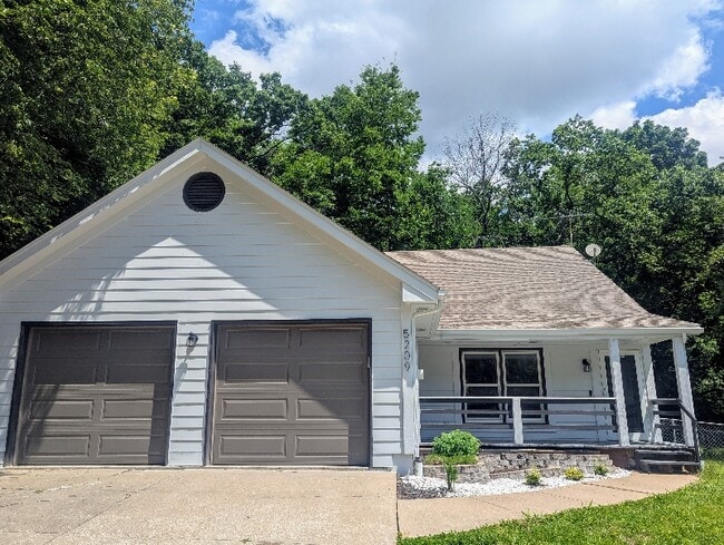 property at 5209 Countryside Ln
