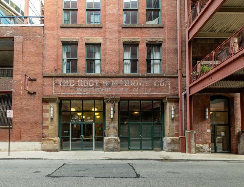 635 W Lakeside Ave in Cleveland, OH - Building Photo