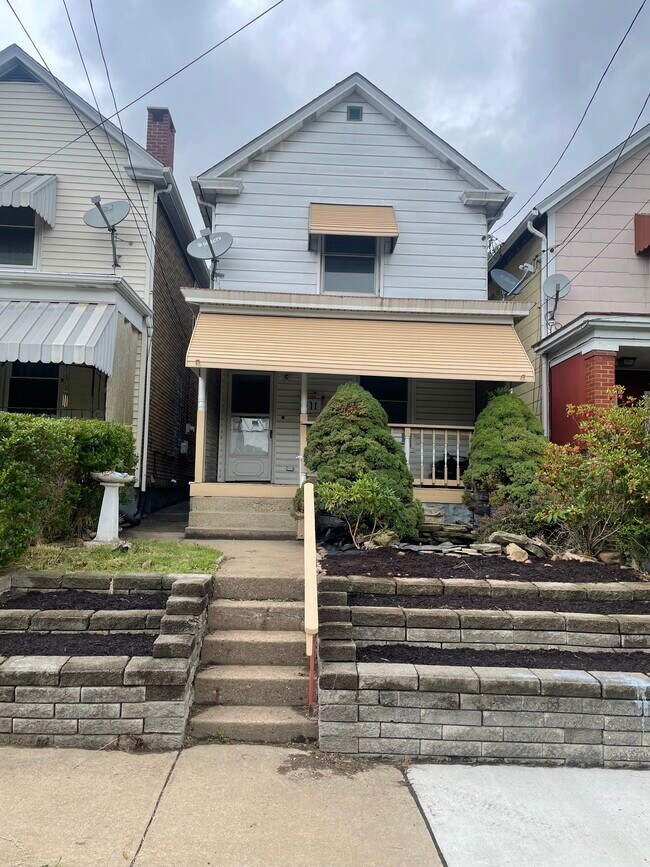 711 Waddell Ave in Clairton, PA - Building Photo - Building Photo