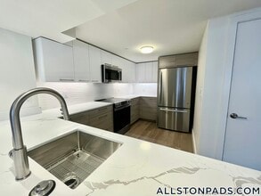 1079 Commonwealth Ave in Boston, MA - Building Photo - Building Photo